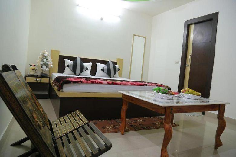Premium Boston Rooms Family Hotel Agra  Exterior foto