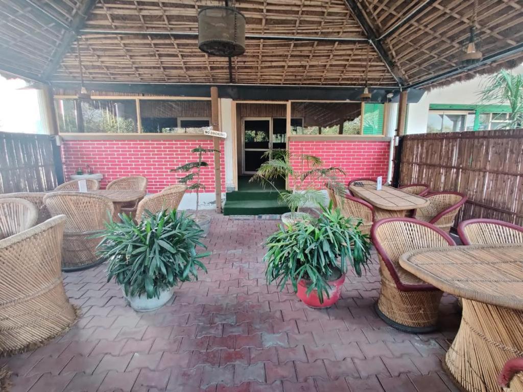 Premium Boston Rooms Family Hotel Agra  Exterior foto
